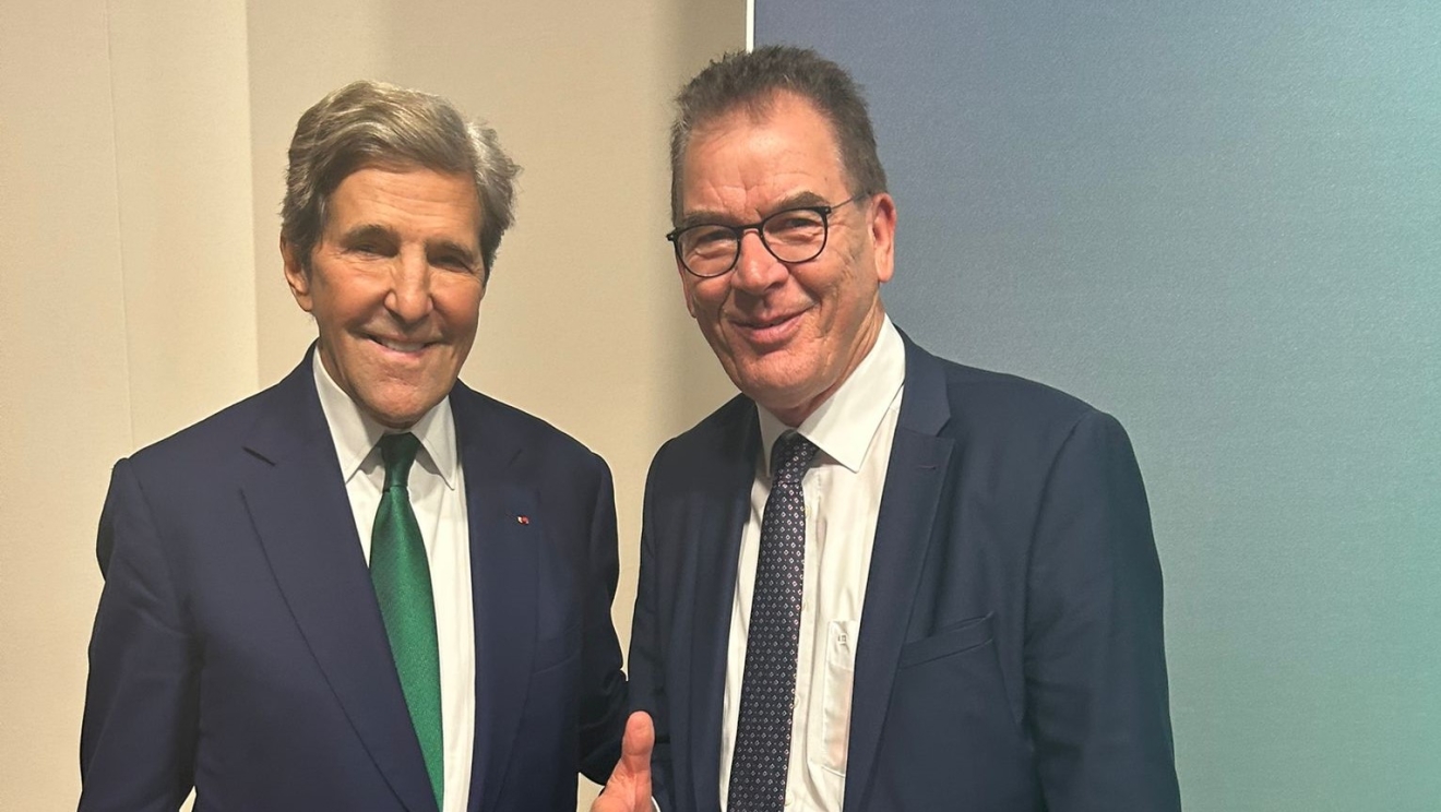 DG Mueller and John Kerry
